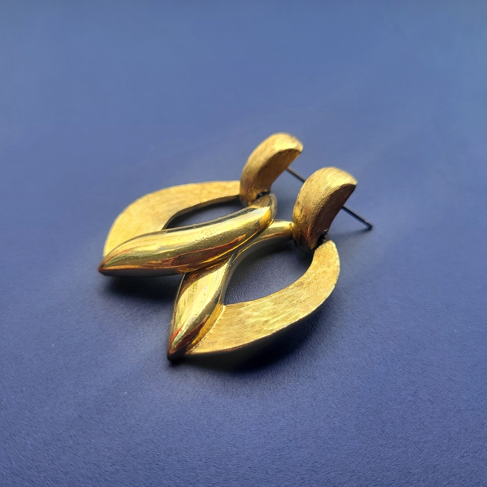 Vintage Trifari Teardrop Dangle Earrings